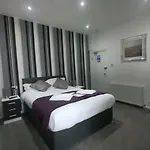 Hotel 33