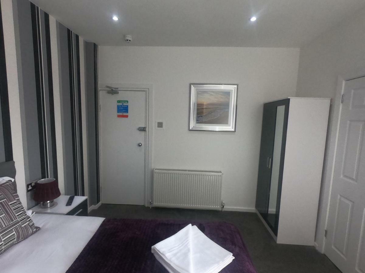 Hotel 33 *