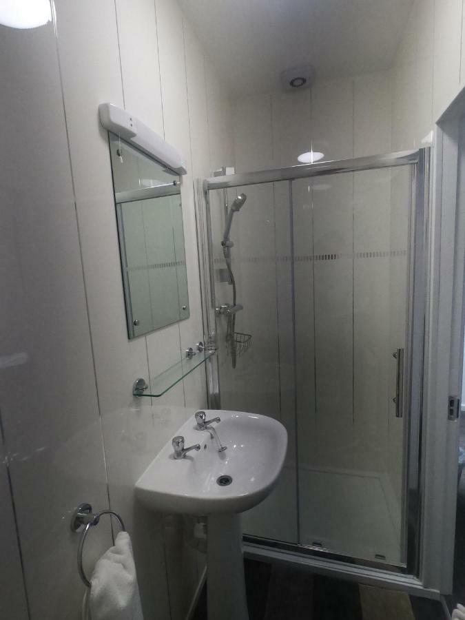 33 Hotel *